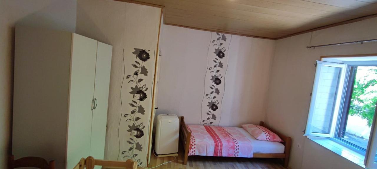 Studio Apartman Kastel Kambelovac Каштела Экстерьер фото
